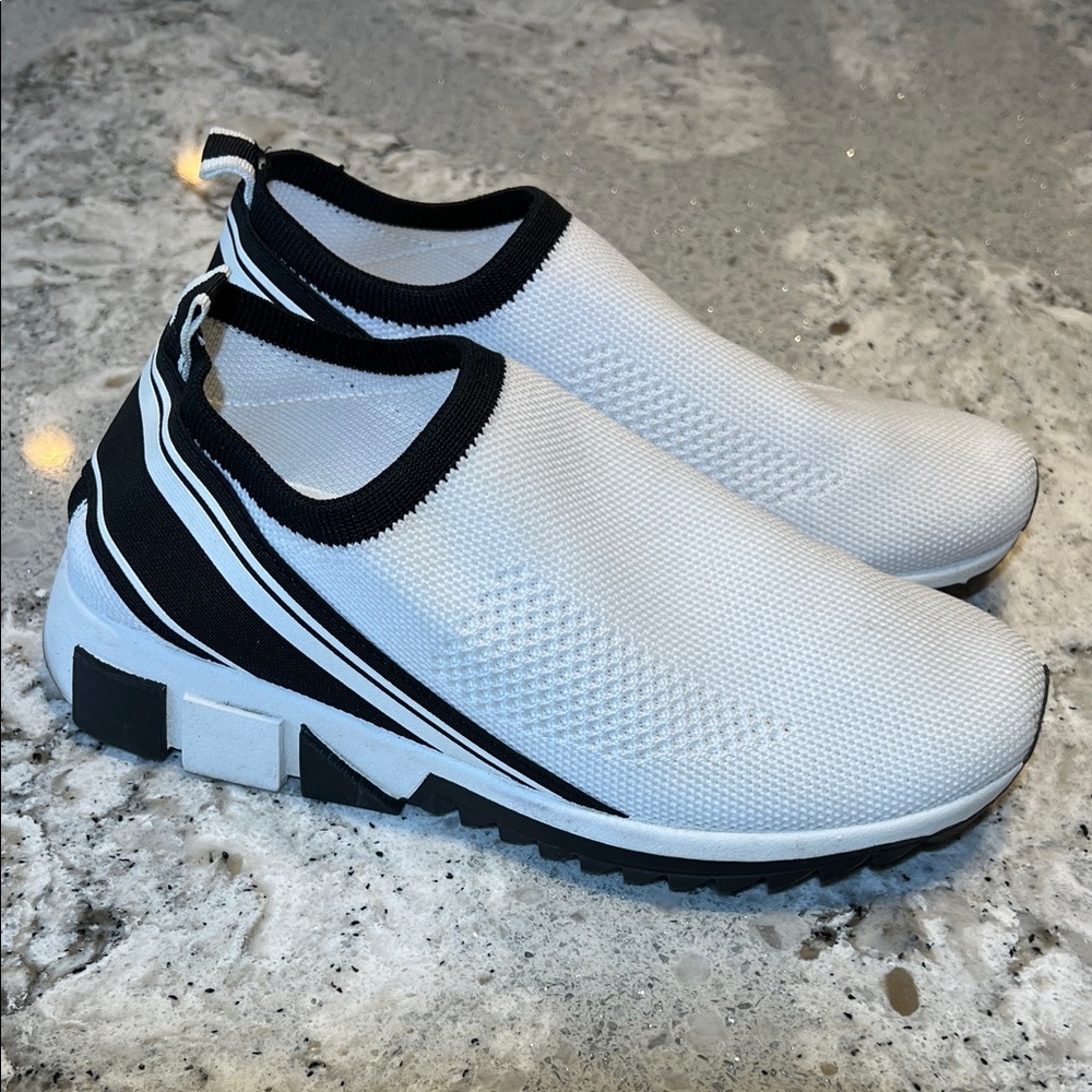 Zapatos White and Black Slip-On Sneakers Size EU38